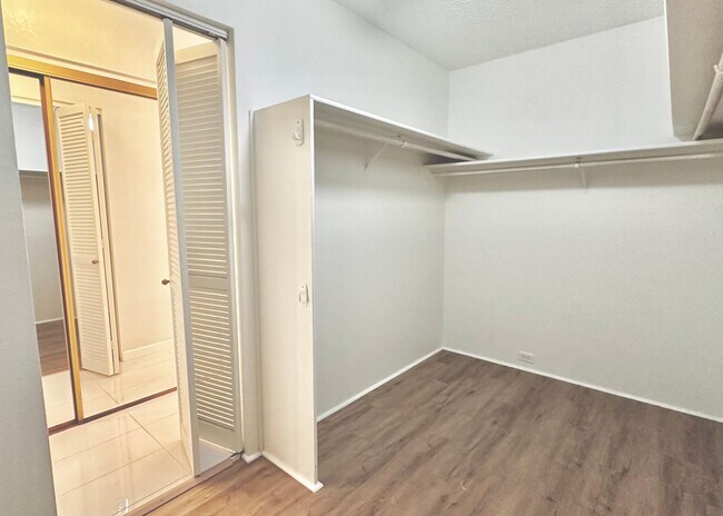 Building Photo - SPACIOUS 3 BEDROOM 2.5 BATH HOME IN KAIMUKI W/2 CAR GARAGE