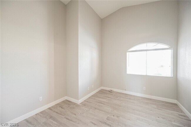 Building Photo - 490 Beaconwood St