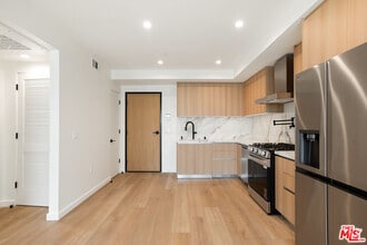 Building Photo - 1414 S Beverly Dr