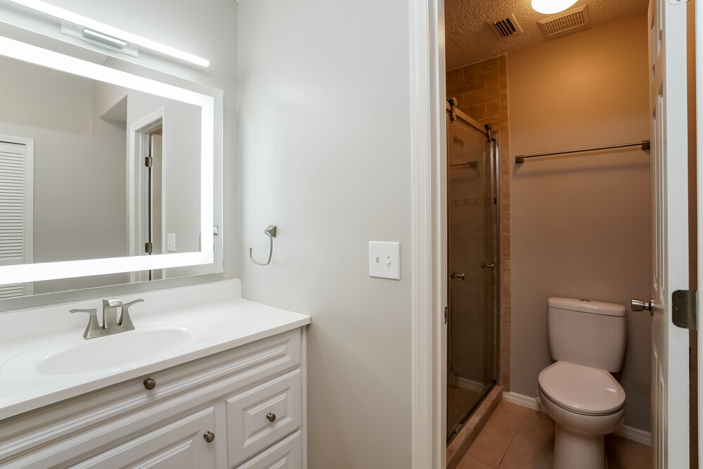 Building Photo - 1266 Bee St N