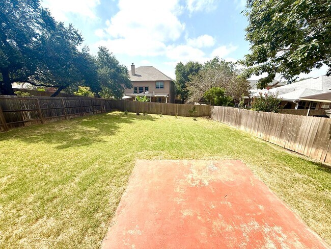 Building Photo - 842 Windhurst