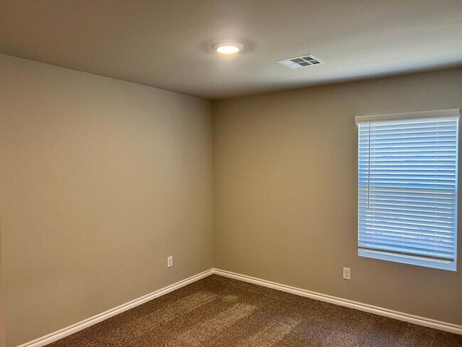 Building Photo - 2908 Firefly Dr