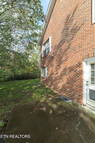 Building Photo - 203 Sweetgum Ln