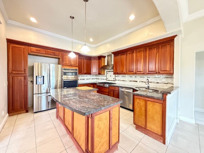 Building Photo - 738 Palmera Ct