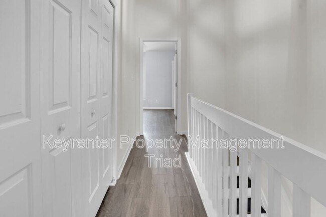 Building Photo - 16 Raelans Cir