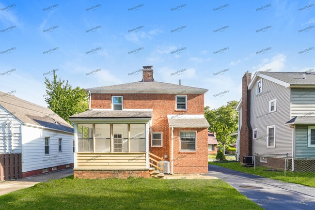 Building Photo - 3872 Grosvenor Rd