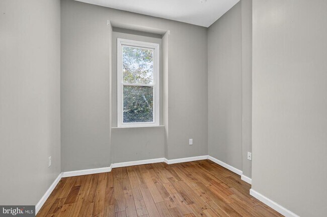 Building Photo - 4420 Chestnut St