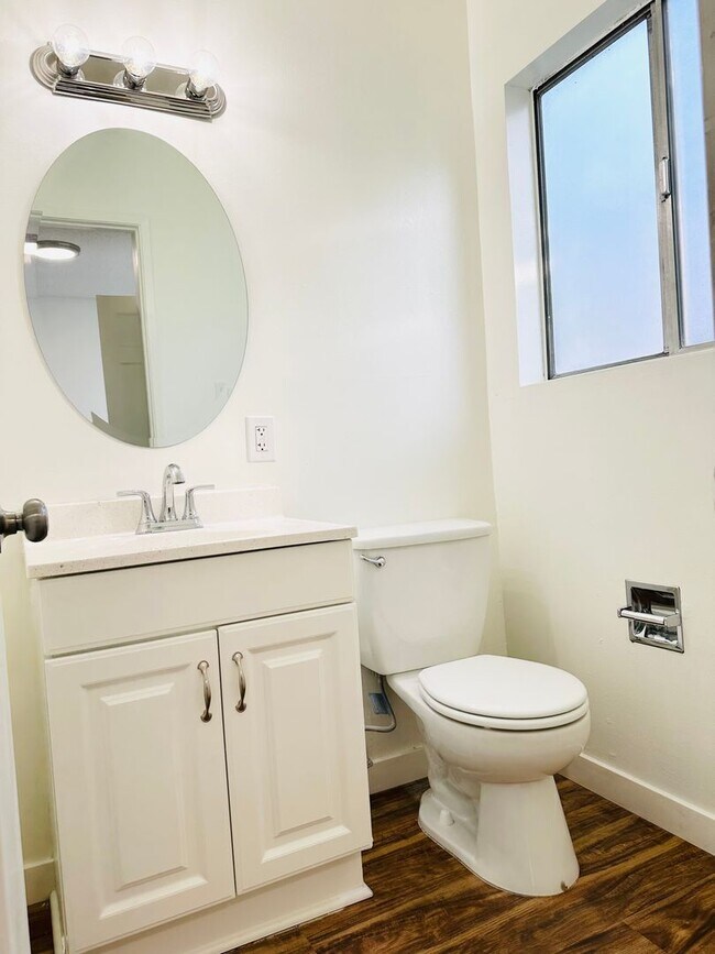 Interior Photo - Townhome 2 bed 1.5 Bath in Anaheim