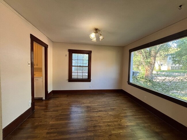 Building Photo - Available Now!  Single family home just mi...