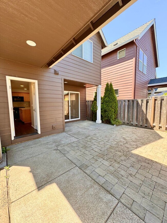 Building Photo - Beautiful Pet Friendly South Corvallis Home