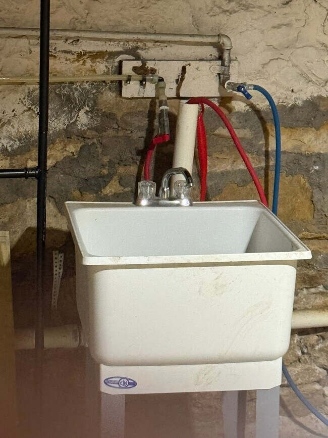 Building Photo - 1201 SW Garfield Ave