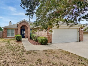 Building Photo - 511 Point Vly