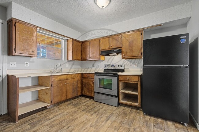 Building Photo - Two Bedroom Ranch Style Duplex in Hermitage!