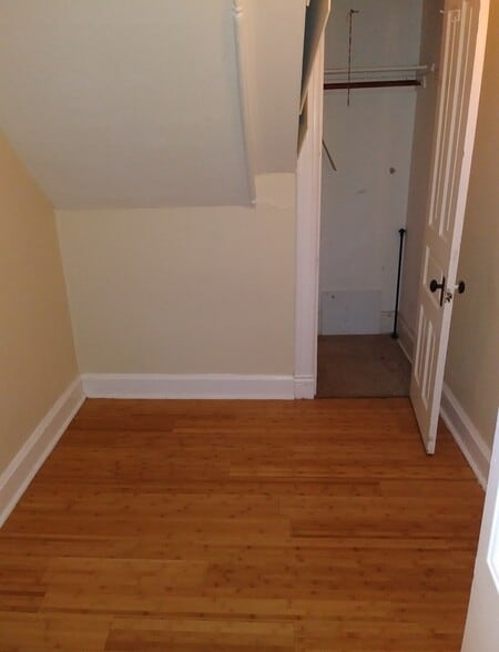 Office/ guest room - 1943 W Oakdale Ave