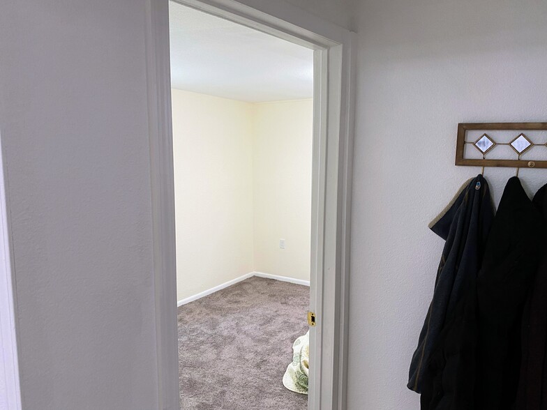Entrance to room #2 - 1374 S Benton St