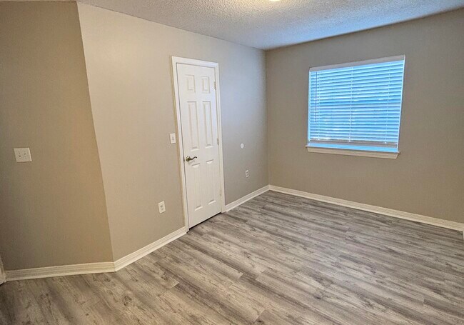 Building Photo - 606 Virginia Oak Ct