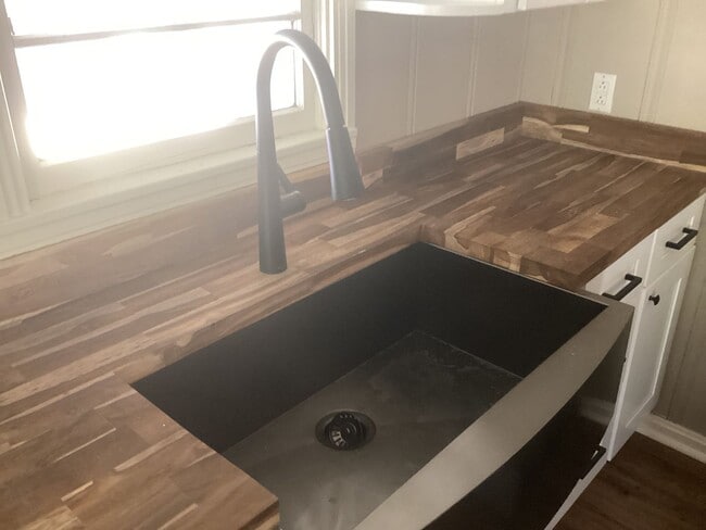 Building Photo - Newly Remodeled 3-bedroom 1 bath in North Gadsden