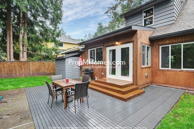 Building Photo - Charming Updated First Addition Cottage!