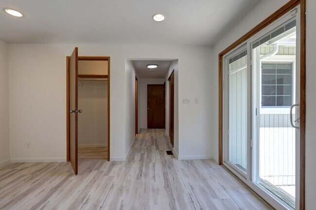 Building Photo - Cozy 3-bedroom 2 baths in Kirkland.