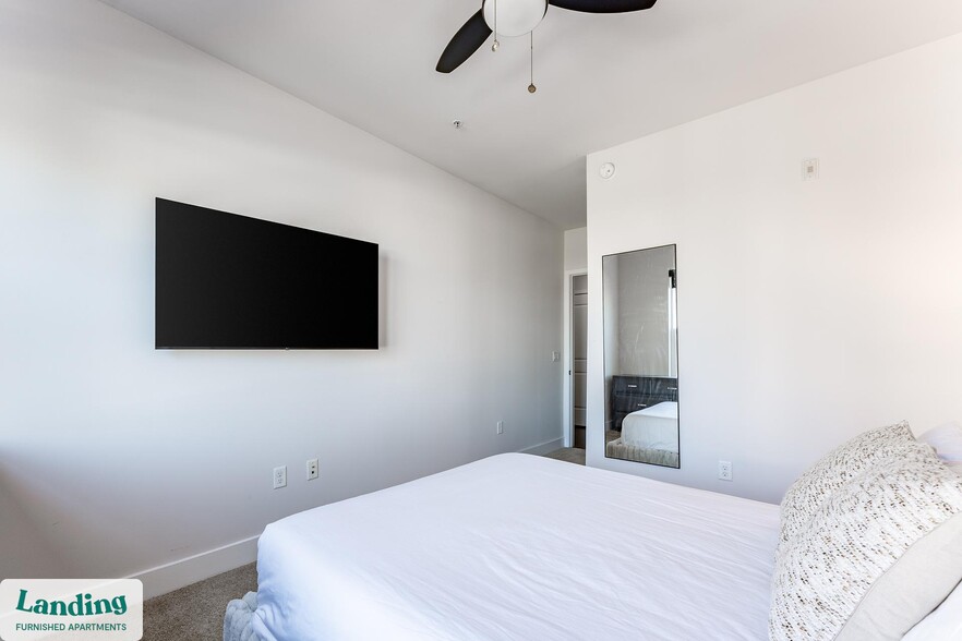 Building Photo - 480 N Orange Ave