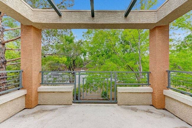 Building Photo - AMBER RIDGE Gated Beauty in Summerlin! 1600+ SF Condo