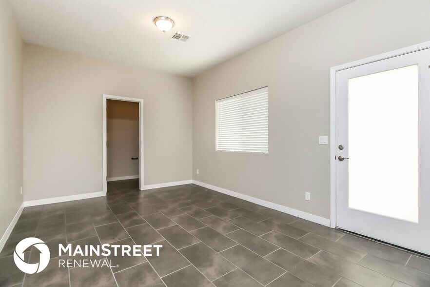 Building Photo - 2000 N 36th St