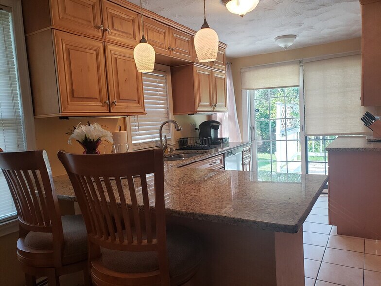 Building Photo - 21 Case Ave