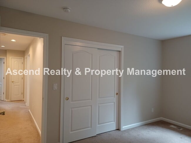 Building Photo - Gorgeous Updated Murrayhill Area 4 Bed on ...