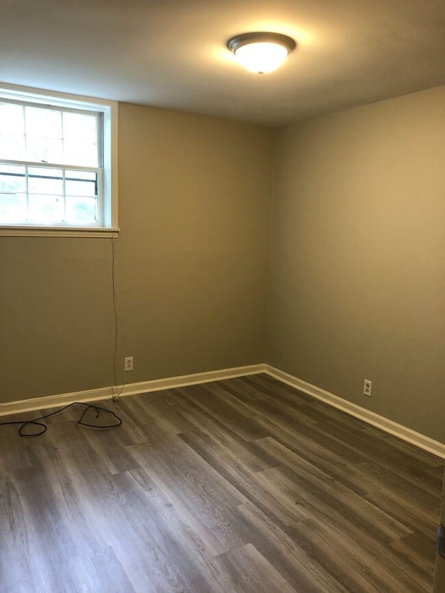 Building Photo - 3 Bed/ 2 Bath Duplex in Madison