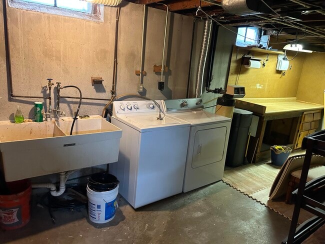 Building Photo - 1354 Catalpa Dr