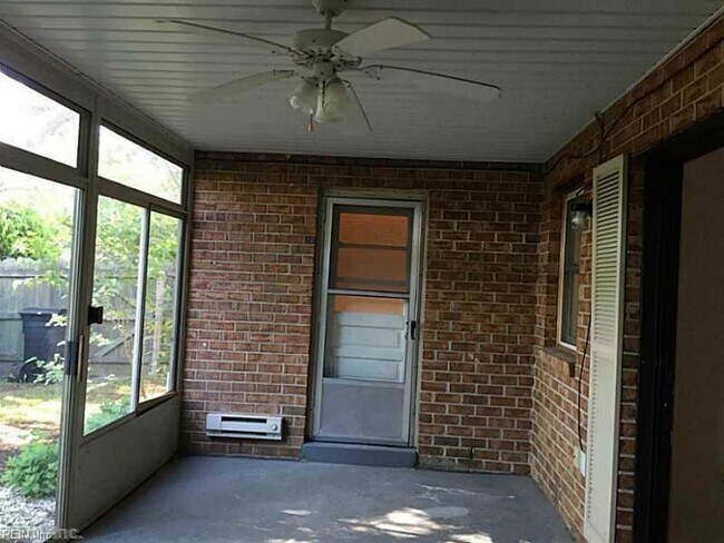 Building Photo - 800 St Denis Ct
