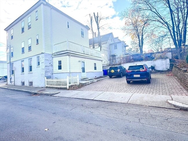 Building Photo - 14 Smythe St