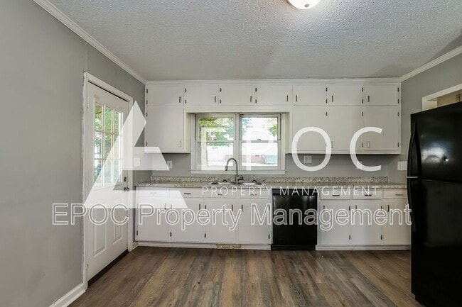 Building Photo - 822 Whitsett Ave