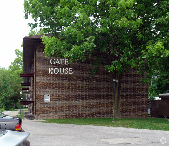 Primary Photo - Gate House Apartments