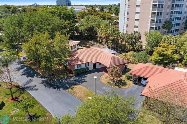 Building Photo - 9089 Thunderbird Dr