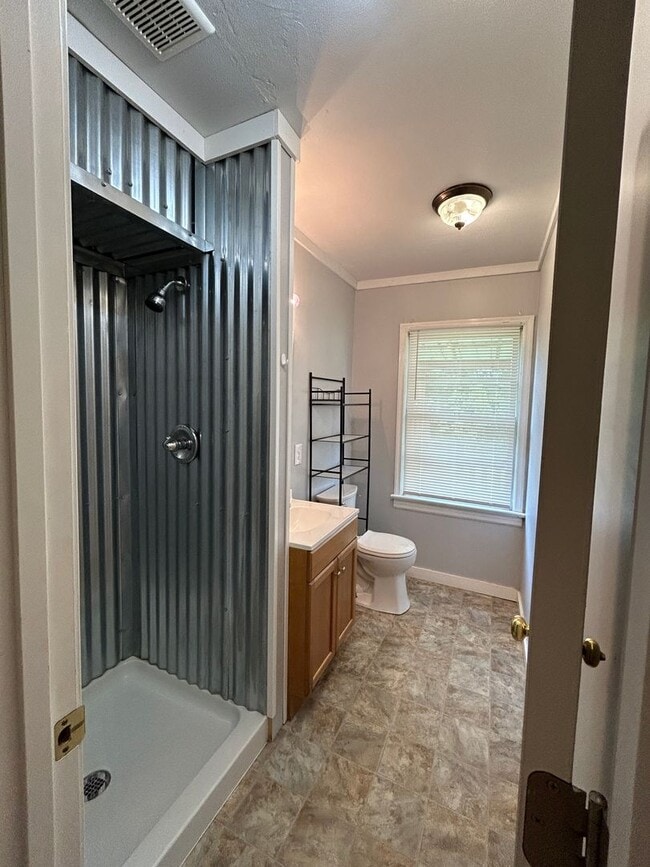 Building Photo - 215 Greenleaf St SW