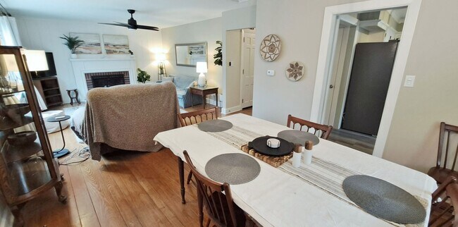 Building Photo - Fully Furnished 4 Bed / 1-1/2 Bath Single Family Home w/2 Car Garage