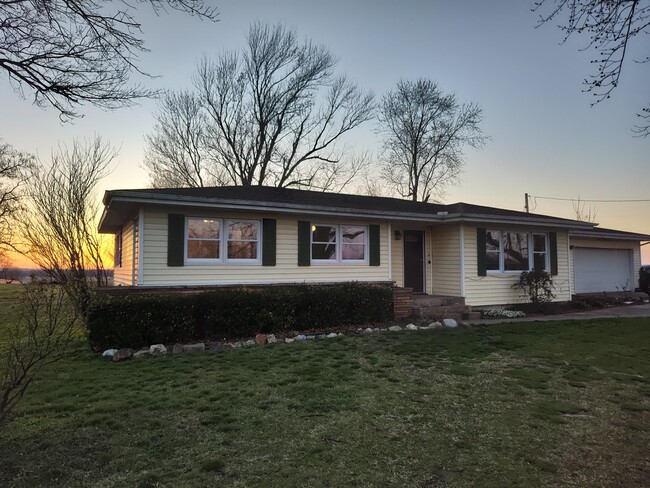 Building Photo - 2025 N 432