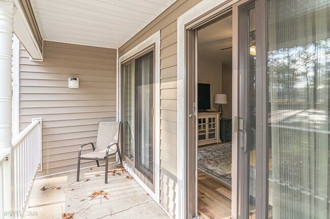 Building Photo - SHORT-TERM LEASE OPTIONS / FULLY FURNISHED APARTMENT/ ALL UTILITIES INCLUDED! WONDERFUL WAYNE MEM...