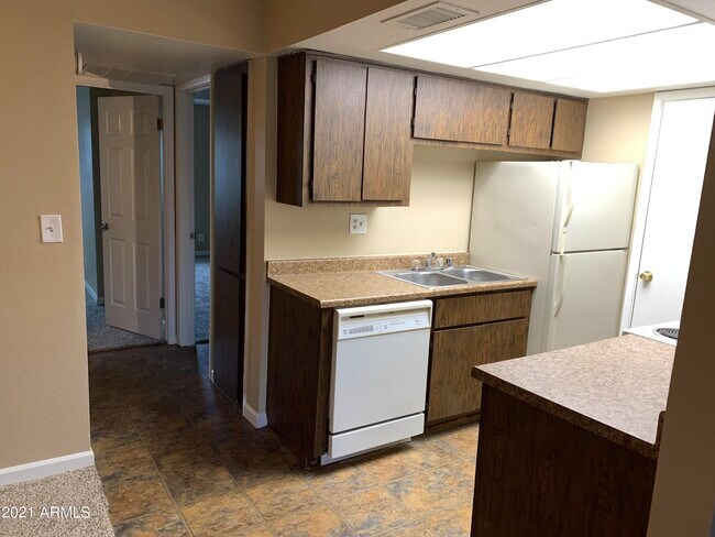 Building Photo - 2217 E Cactus Rd