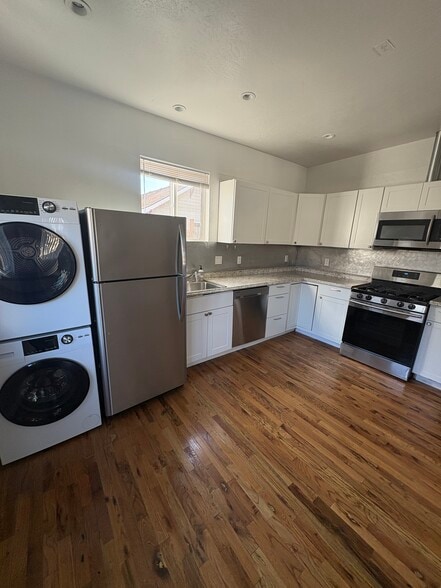 Primary Photo - 309 Laurel St