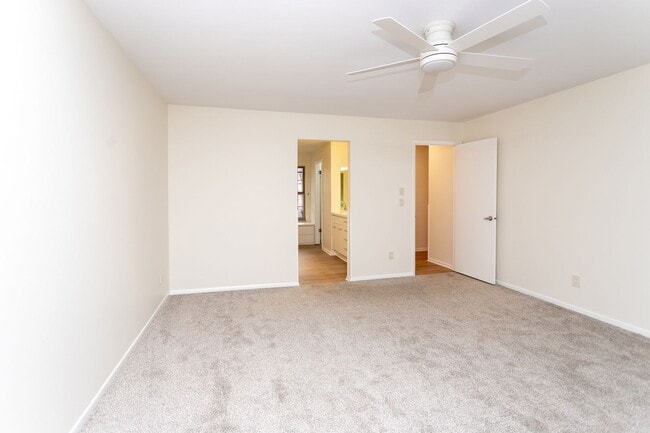 Building Photo - Spacious & Bright Broadmoor Townhome with Covered Deck!