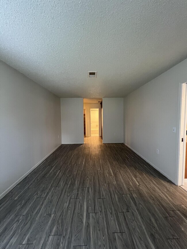 Building Photo - 9123 Alpine Trail St