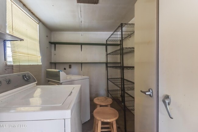 Building Photo - 1003 Wilson Dr