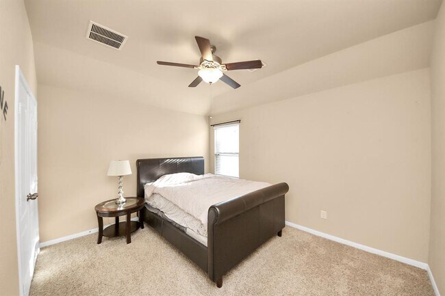 Building Photo - 28523 Pleasant Forest Dr