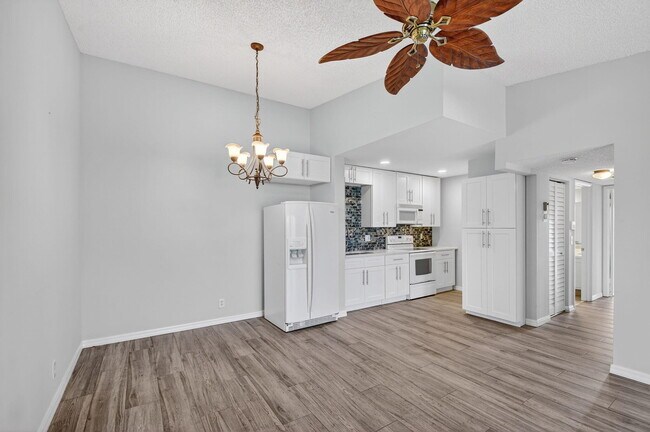 Building Photo - 812 Sky Pine Way