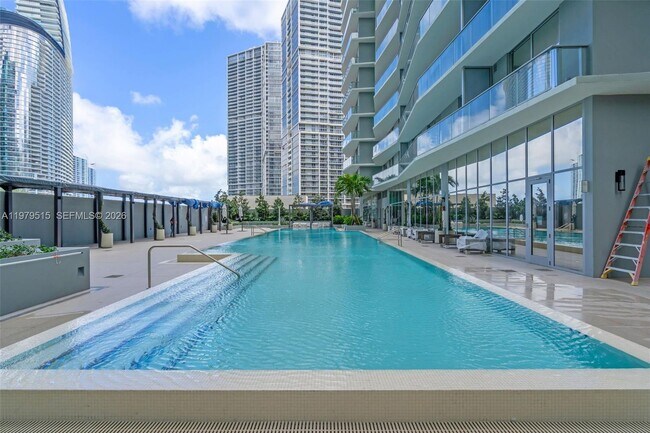 Building Photo - 77 SE 5th St