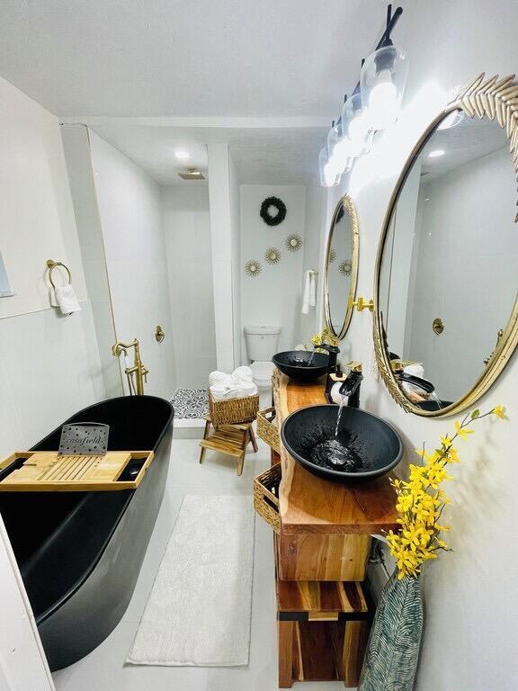 Building Photo - 5537 SW 6th St