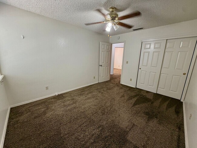 Building Photo - 4 Bed, 2.5 Bath Home with 3-Car Garage in Clovis Unified School District