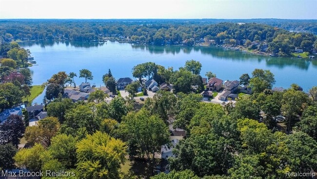 Building Photo - 4120 Lotus Dr